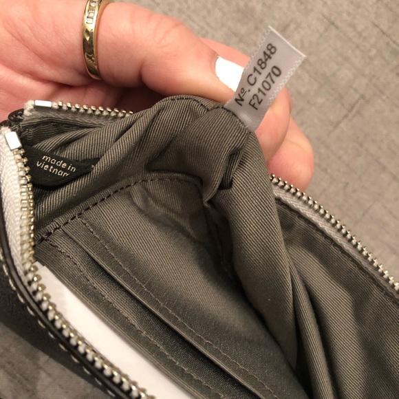 Coach Silver Metallic Corner Zip Wristlet Bag New - Picture 8 of 8